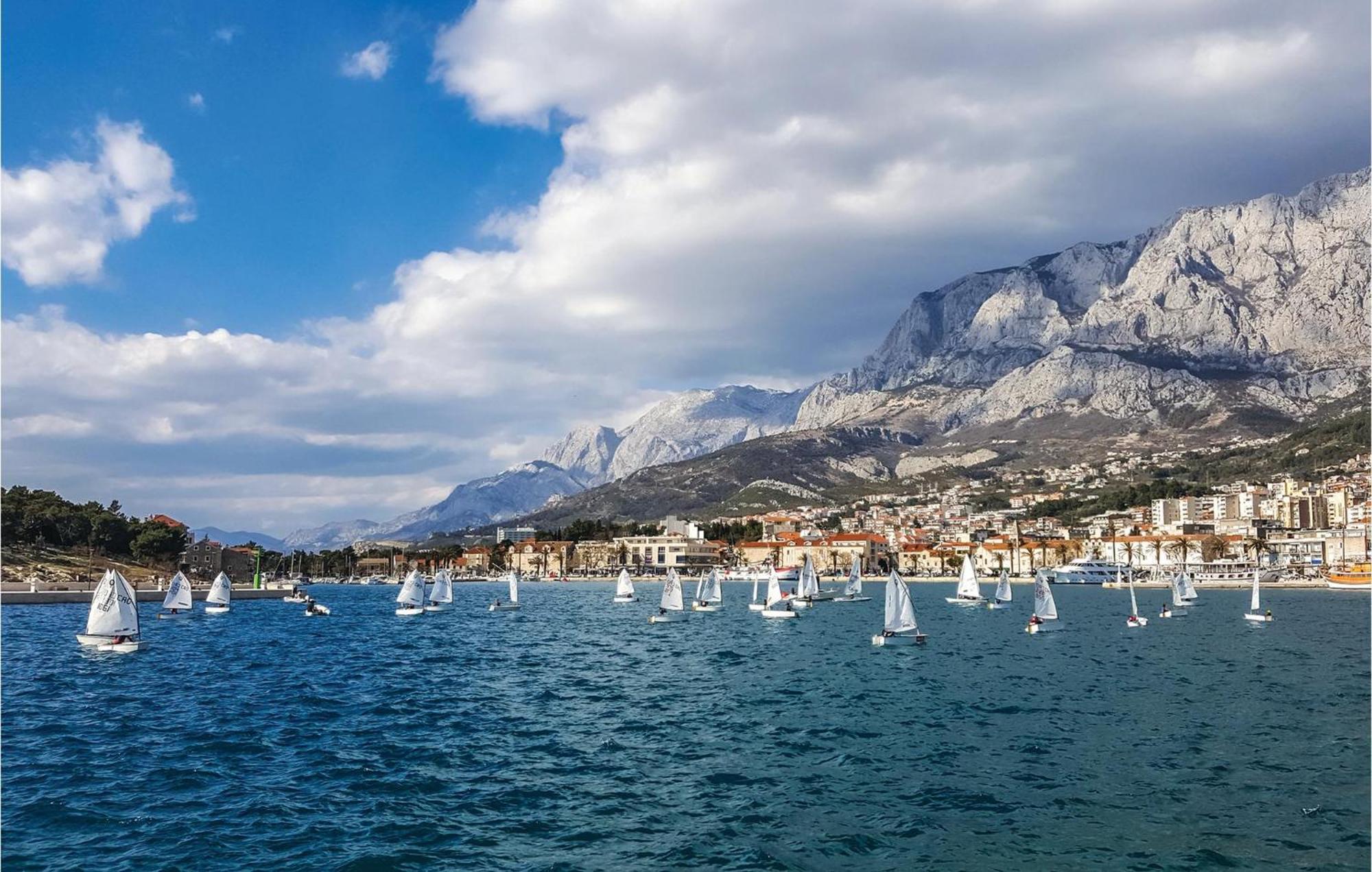 1 Bedroom Gorgeous Apartment In Makarska Esterno foto