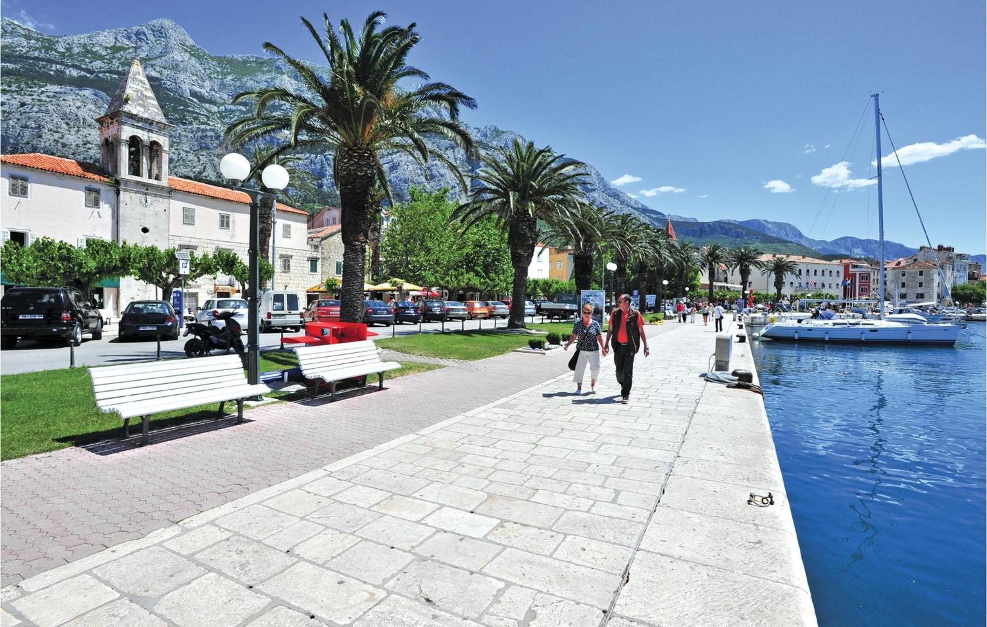 1 Bedroom Gorgeous Apartment In Makarska Esterno foto