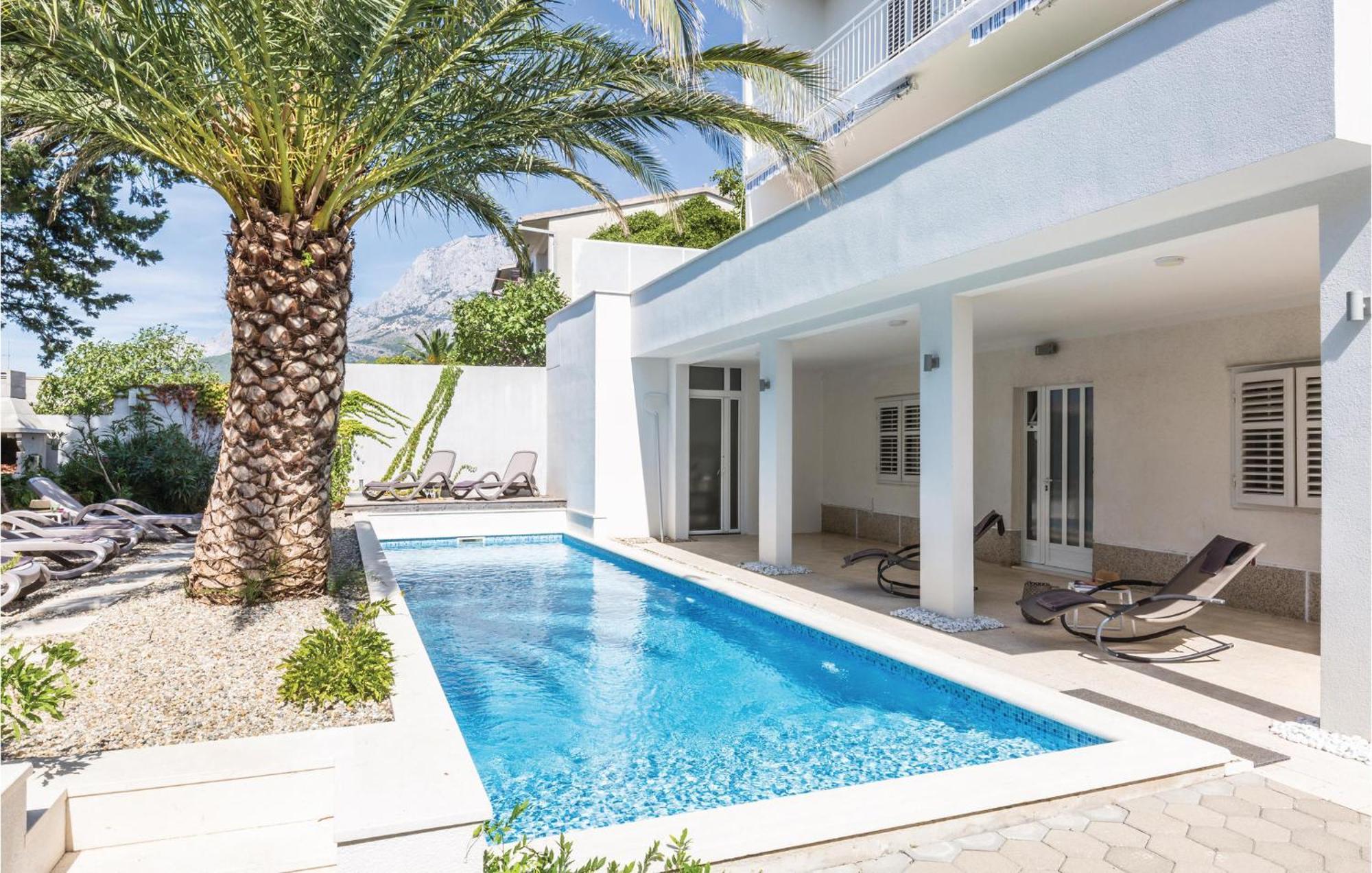 1 Bedroom Gorgeous Apartment In Makarska Esterno foto