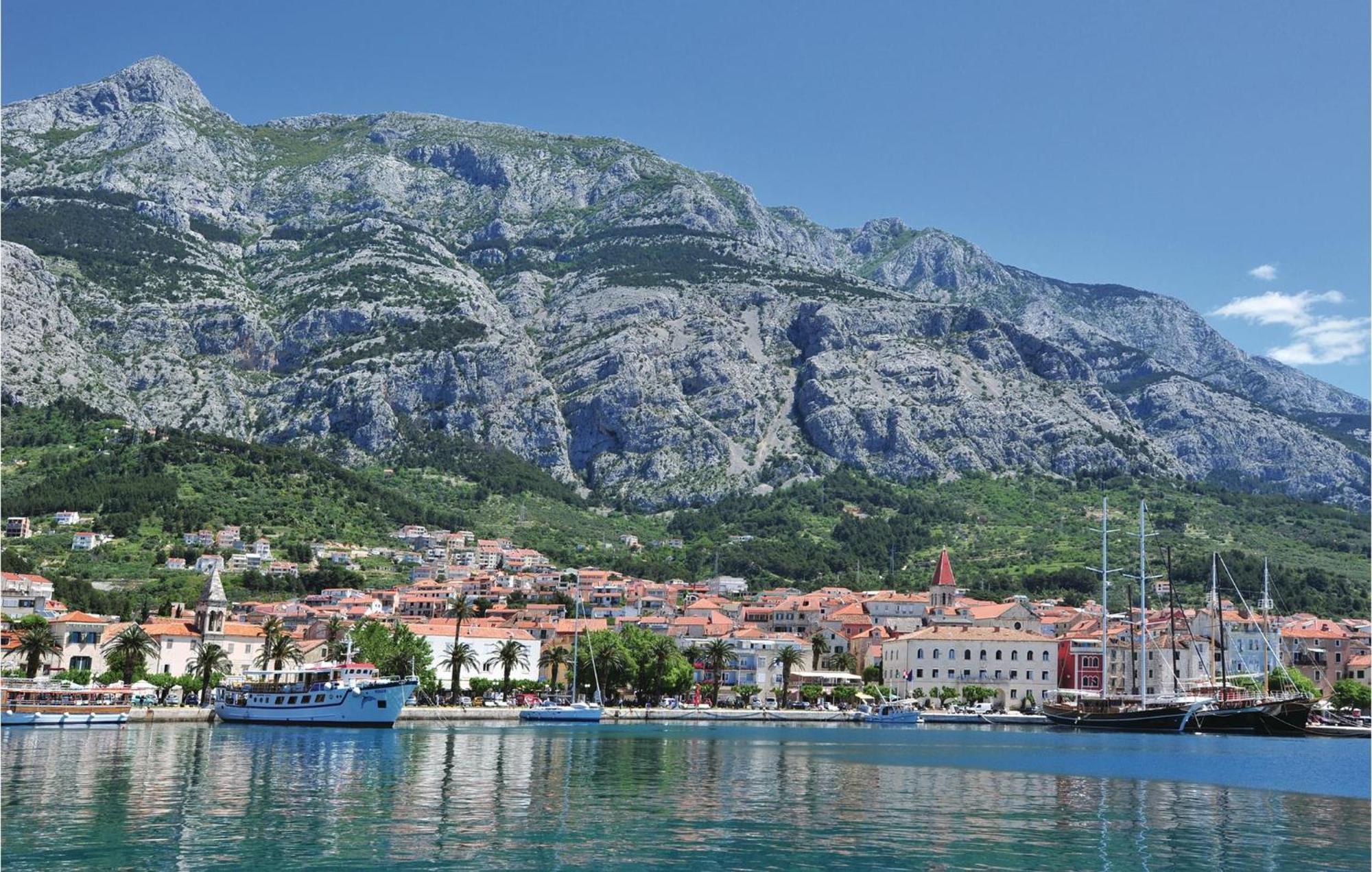 1 Bedroom Gorgeous Apartment In Makarska Esterno foto