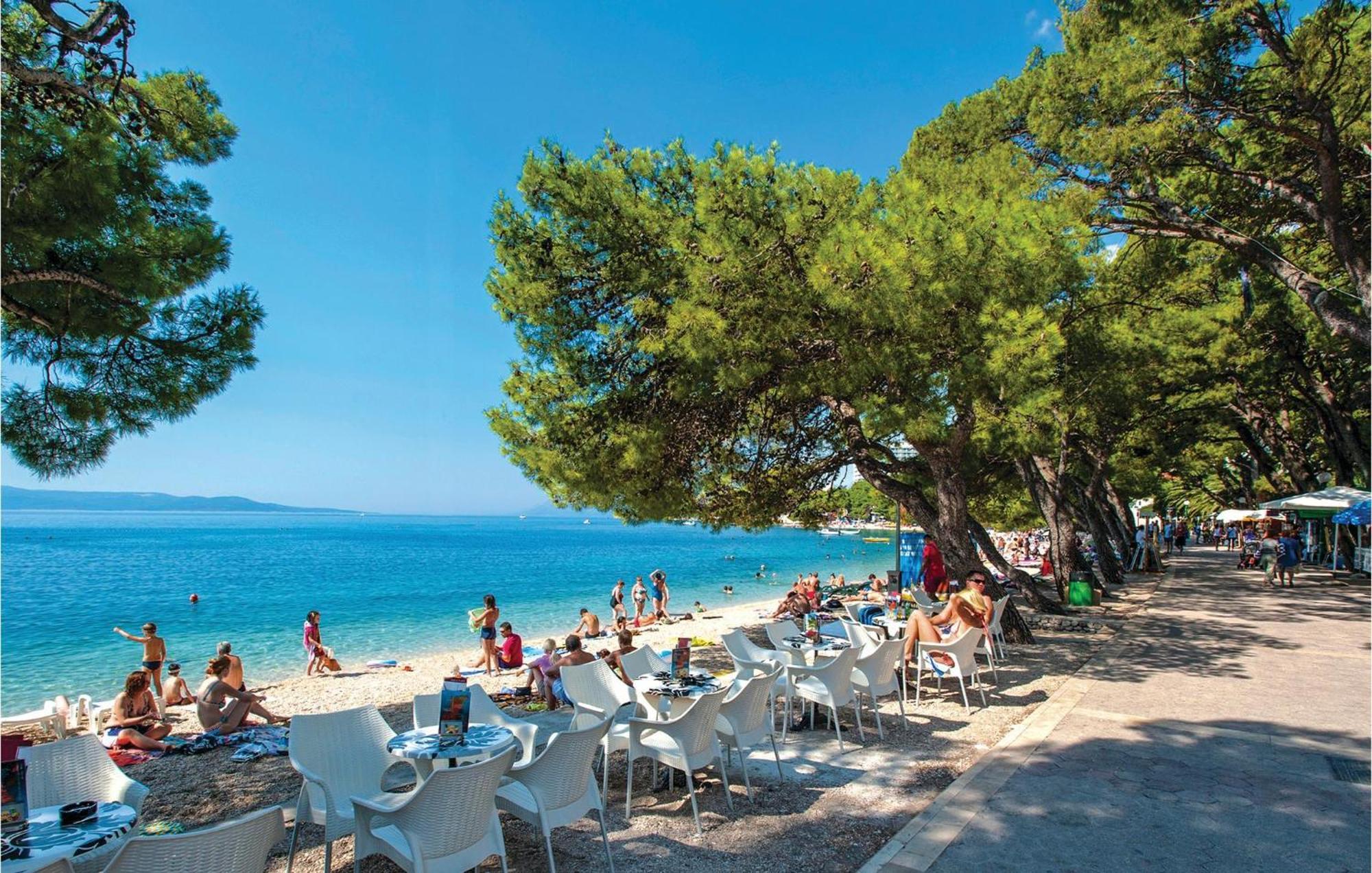 1 Bedroom Gorgeous Apartment In Makarska Esterno foto