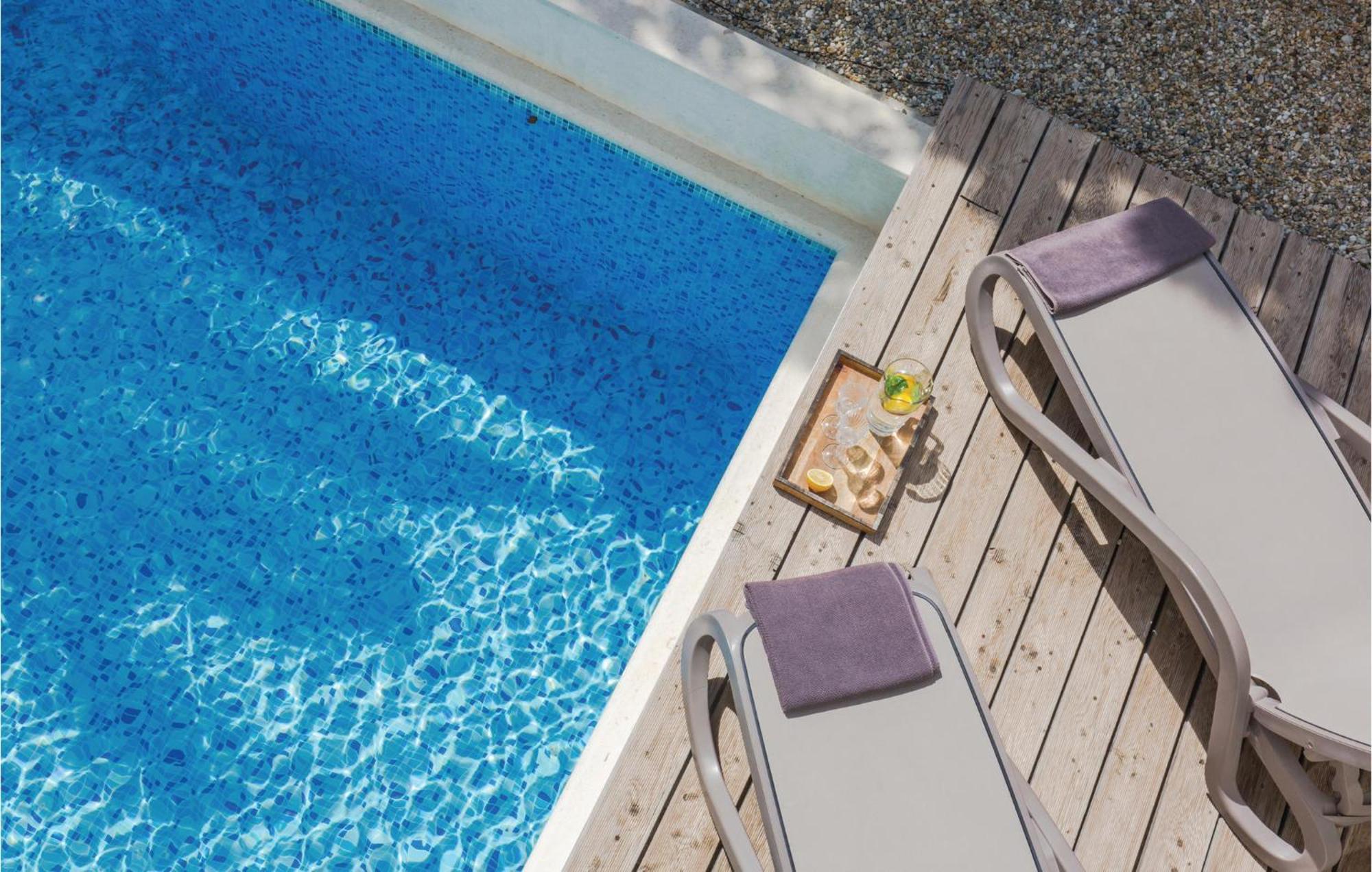 1 Bedroom Gorgeous Apartment In Makarska Esterno foto