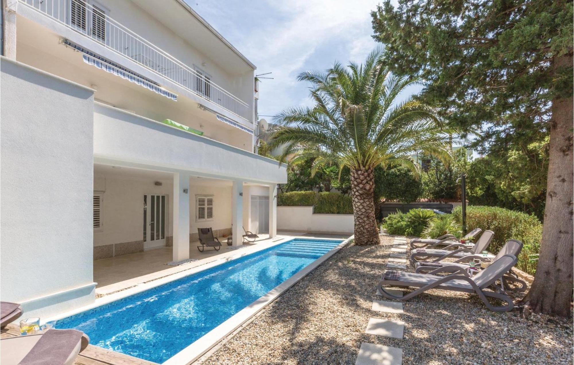 1 Bedroom Gorgeous Apartment In Makarska Esterno foto